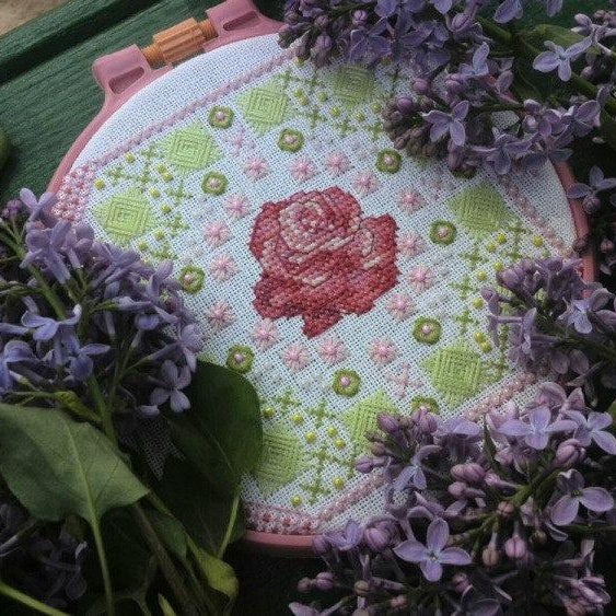 Top 10 Free Floral Cross-Stitch Designs for Any Skill Level, from Beginner to Advanced! - Wizardi