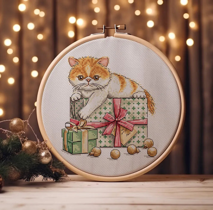 Gift Kitten Comb - PDF Cross Stitch Pattern