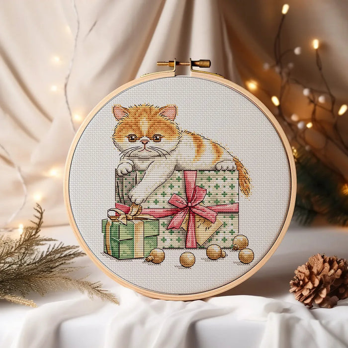 Gift Kitten Comb - PDF Cross Stitch Pattern