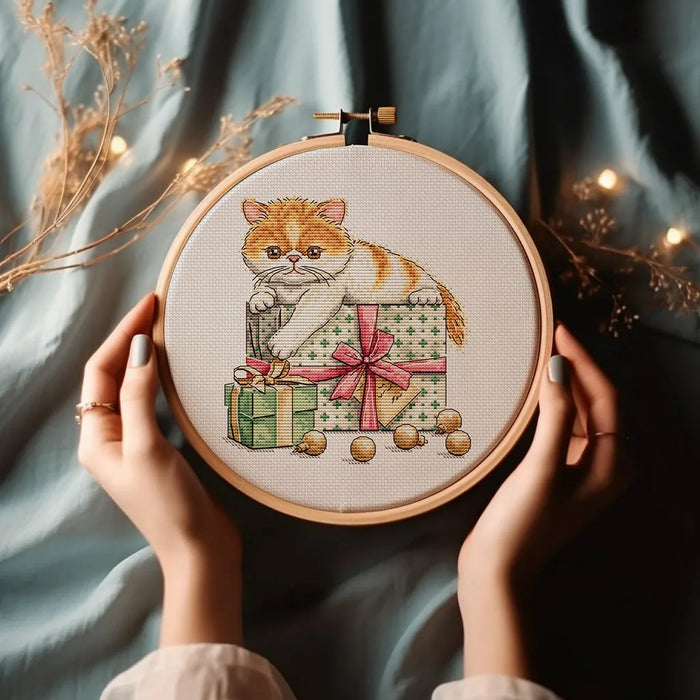 Gift Kitten Comb - PDF Cross Stitch Pattern