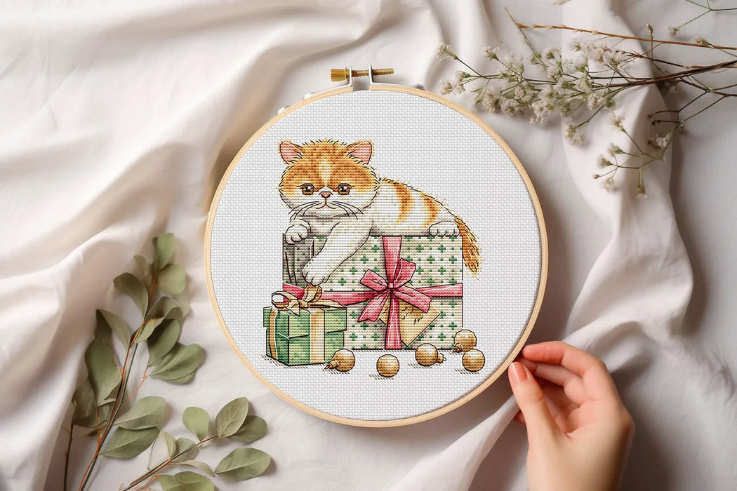 Gift Kitten Comb - PDF Cross Stitch Pattern