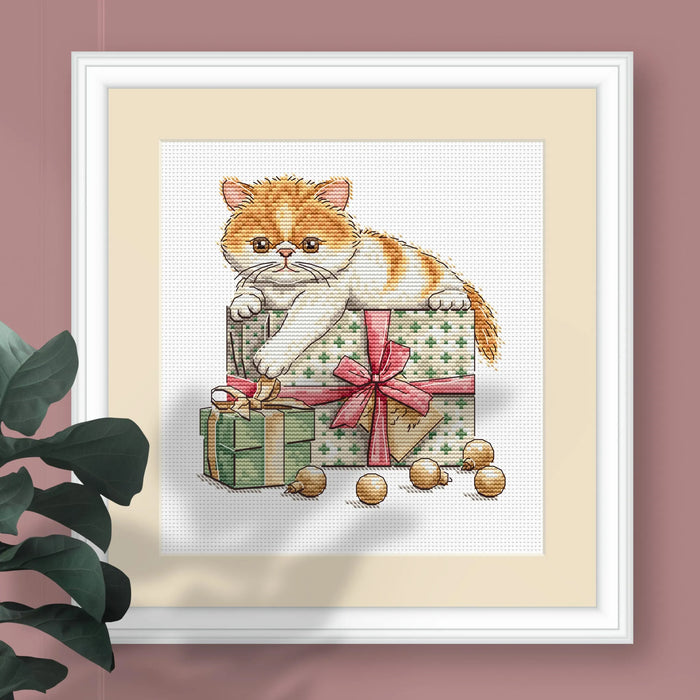 Gift Kitten Comb - PDF Cross Stitch Pattern