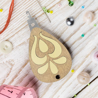 Needle Threader ‚ÄúGolden Lotus‚Äù FLNT-040