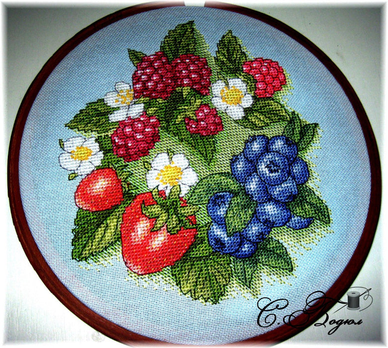 Berry Wreath - PDF Cross Stitch Pattern