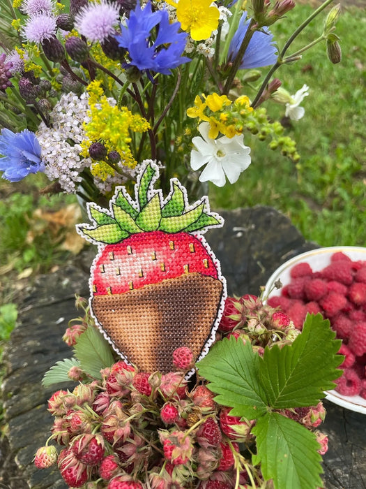 Chocolate covered strawberries - PDF Cross Stitch Pattern