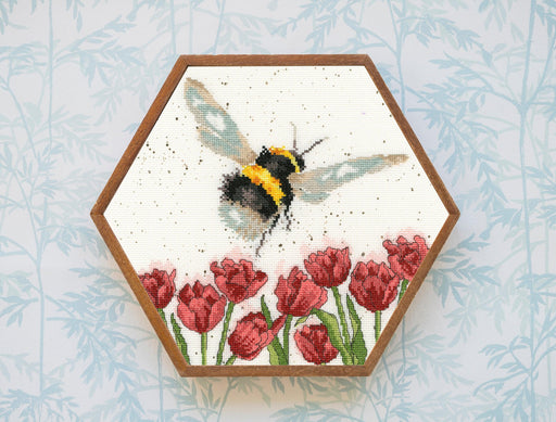 Flight Of The Bumble Bee XHD41 Counted Cross Stitch Kit - Wizardi