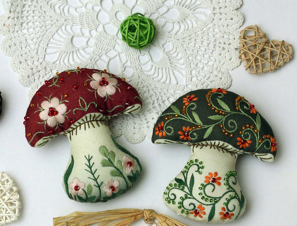 Mushrooms M-0356 combined embroidery kit (source: vdvkiev.com.ua, watermark cropped out)