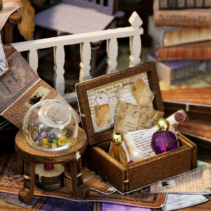 Miniature Wizardi Roombox Kit - Magic House Dollhouse Kit