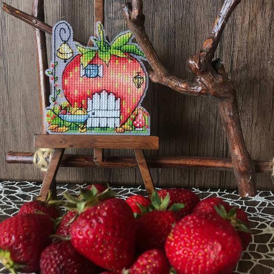 Strawberry - PDF Cross Stitch Pattern - Wizardi