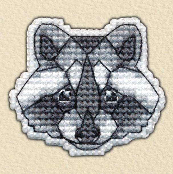 Badge-racoon 1094 Plastic Canvas Counted Cross Stitch Kit - Wizardi