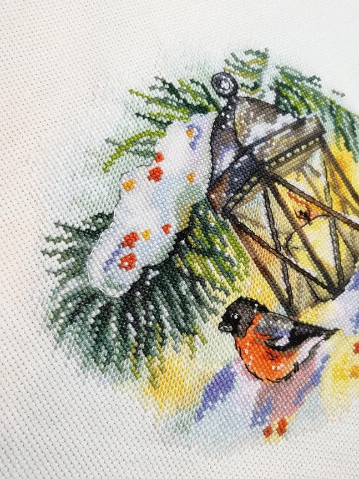 Christmas Bullfinch with Light - PDF Cross Stitch Pattern - Wizardi