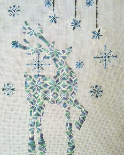 Christmas Deer - PDF Free Cross Stitch Pattern - Wizardi