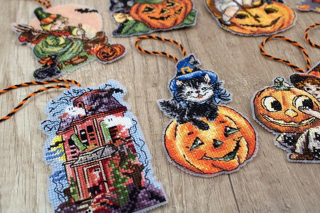 Counted Cross Stitch Kit Halloween Toys L8008 - Wizardi