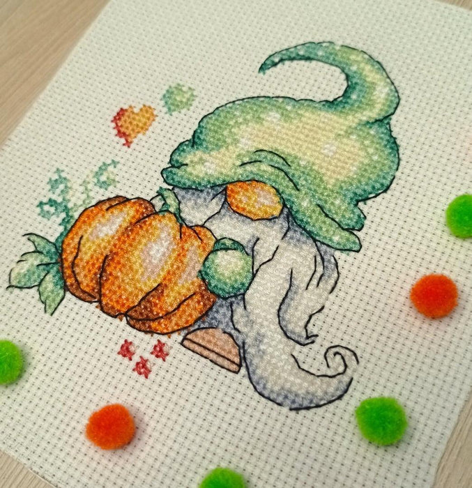 Dwarf with Pumpkin - PDF Cross Stitch Pattern - Wizardi