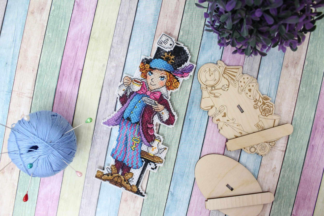 Mad Hatter P-349 / SR-349 Plastic Canvas Counted Cross Stitch Kit - Wizardi