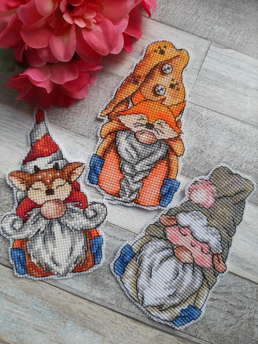 Mascarade Dwarfs - PDF Cross Stitch Pattern - Wizardi