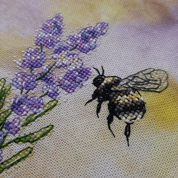 Violet Flowers with Bee. Bumblebee - PDF Cross Stitch Pattern - Wizardi