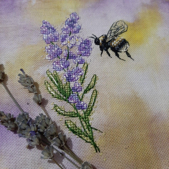 Violet Flowers with Bee. Bumblebee - PDF Cross Stitch Pattern - Wizardi