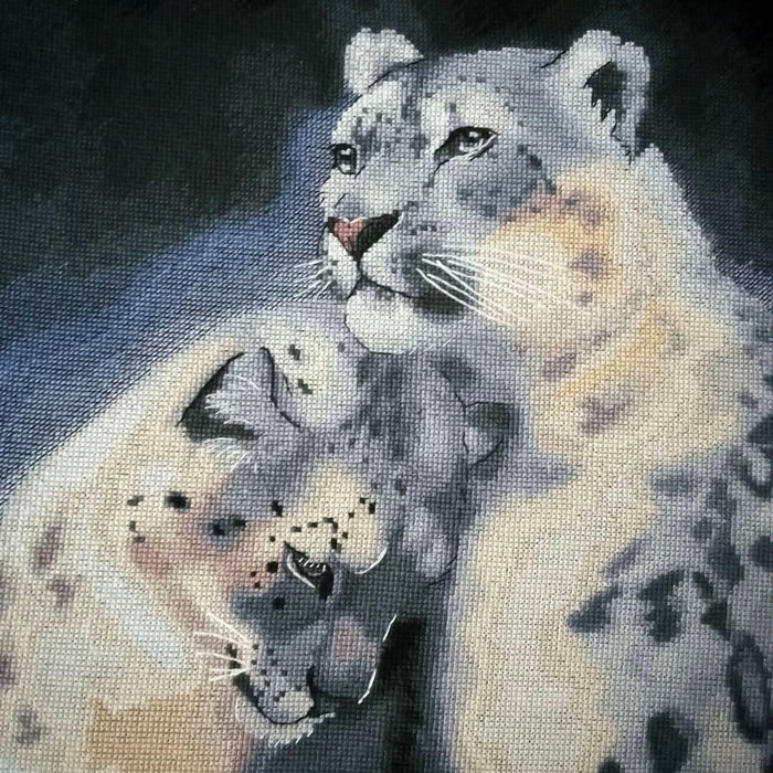 Wild cat Snow Leopards - PDF Counted Cross Stitch Pattern - Wizardi